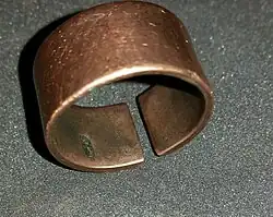 Herrenringreplik mit teilweise ausgebildeter Patina