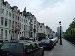 Botschaft der Vereinigten Staaten (Bildmitte) an der Ostseite des Parks