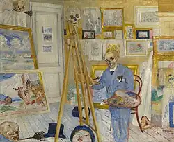 Szenerie wie in der Fotografie von Ensor im Atelier, nur dass Ensor durch ein Skelett ersetzt ist, das im blauen Anzug vor der Staffelei steht, den Pinsel in der einen, die Palette in der anderen Hand.