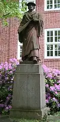 Johannes Bugenhagen: Denkmal ursprünglich 1885 im Hof des alten Johanneums aufgestellt. Von Engelbert Peiffer (Pfeiffer)