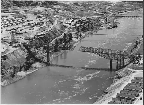 Montage des Gerberträgers im August 1935 (Blick flussaufwärts)