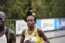 Hilda Kibet (hier während eines Marathonlaufs im Jahr 2013) – Platz&nbsp;dreizehn