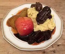 Mit Grieben- und Leber­würst­chen sowie Rotwein­schalotten