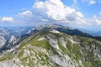 Blick vom Ebenstein über den Hinteren Polster nach Osten auf das Hochschwab-Plateau.