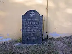 Grabstein für Roland Otto, den langjährigen Pfarrer von Hinterhermsdorf und Saupsdorf.