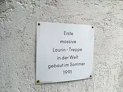 Hinweistafel auf die erste massiv gebaute Laurin-Treppe in Konstein