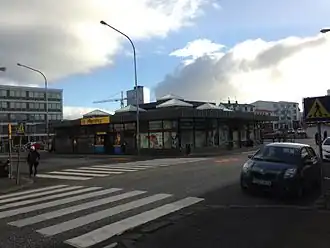 Das Empfangsgebäude des Busbahnhofs 2013