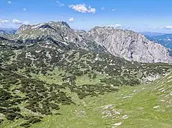 Blick von Osten auf li. Polster und dahinter Ebenstein sowie re. den Großen Griesstein