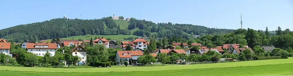 Blick von Südosten über Hohenpeißenberg zum Hohen Peißenberg