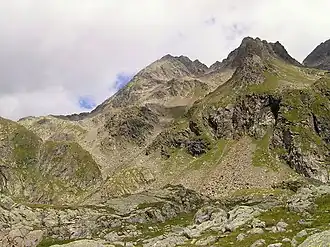 Der Hohe Perschitzkopf (Bildmitte) von Südosten aus gesehen. Der scheinbar höchste Punkt halbrechts ist der Östliche Perschitzkopf (3077&nbsp;m)