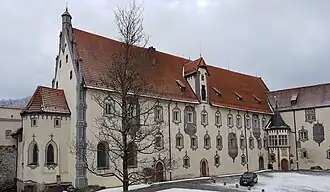 Südflügel mit ausspringender Kapelle