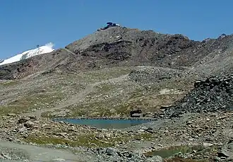 Ansicht von Westen, im Vordergrund der Gornergratsee