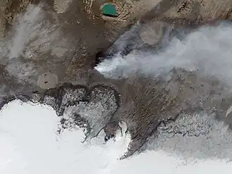 Dyngjujökull (li.) im Satellitenbild während der 2014er Holuhraun-Vulkanausbrüche