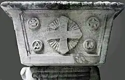 Rechte Seitenreliefs