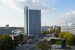 1974 als Hotel Kongreß eröffnetes Dorint Kongresshotel – mit 97&nbsp;m das höchste Gebäude in Chemnitz