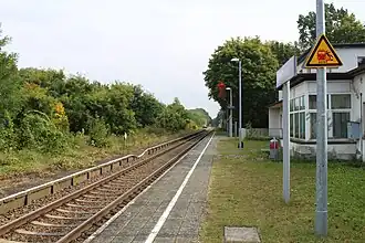 Bahnsteig und Empfangsgebäude (2017)