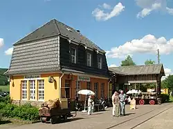 Mansardwalmdach am Bahnhof Hüinghausen