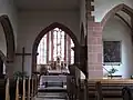 Blick in den Chor und das Seitenschiff