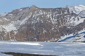 Hundshorn vom Bundstock aus, verdeckt links dahinter das Schilthorn, rechts hinten das Wetterhorn.
