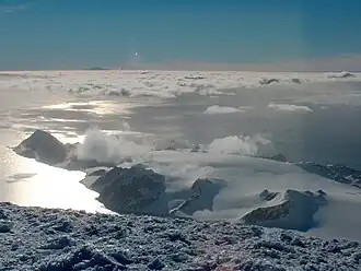 Blick vom Mount Friesland auf die Hurd-Halbinsel mit dem Napier&nbsp;Peak (rechts vorne)