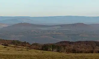 Hutsberg (links) und Neuberg (rechts) von Südwesten