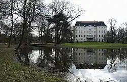 Lage des Schlosses im Park (2013)