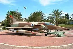Eine in Israel gebaute IAI Kfir der 144. Staffel „Phoenix“ ab April 1975, im IAF-Museum bei Chazerim