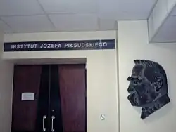 Eingang zum Instytut Józefa Piłsudskiego (2008)