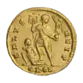 Rückseite eines Solidus des Gratian, in der Hand des Kaisers die Weltkugel mit Victoria