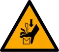 W030: Warnung vor Quetschgefahr der Hand zwischen Werkzeugen einer Presse