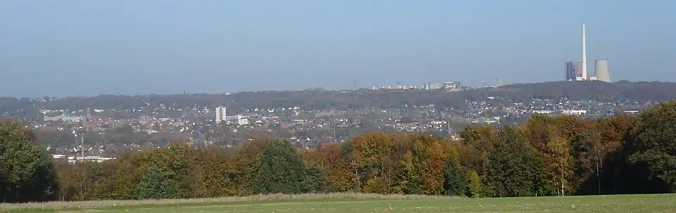Blick vom Dörenther Berg (Teutoburger Wald) über Ibbenbüren zum Schafberg mit Bergwerksanlagen und Kraftwerk Ibbenbüren