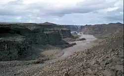 Zum Spaltensystem der Askja gehörige Kraterreihe am Hafragilsfoss, Jökulsárgljúfur