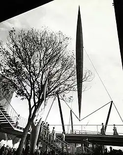Die räumliche Skulptur Skylon beim Festival of Britain, 1951