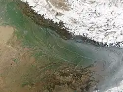 Satellitenaufnahme der Indus-Gangesa-Brahmaputra-Ebene mit dem südlichen Himalaya-Rand