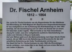Dieses Foto zeigt die Informationstafel über Arnheim an die nach ihm benannte Straße in Hof