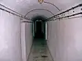 Verbindungsgang in einem nach 1945 ausgebauten größeren Befestigungswerk des Vallo Alpino in der Nähe des Südtiroler Ortes Gossensaß