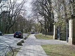 Der östliche Abschnitt, rechts ein Eingang zum Inselwallpark