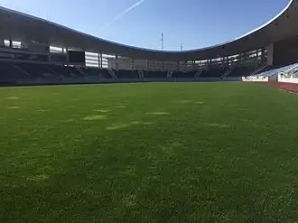 Das 2019 fertiggestellte Stadion (Juli 2020)