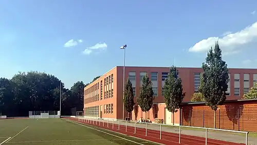 Seit 2010: Hemmingstedter Weg, Sportanlagen und Westflügel