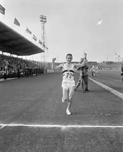 Aurèle Vandendriessche (hier als Sieger eines Rennens im Jahr 1965) erreichte nicht das&nbsp;Ziel
