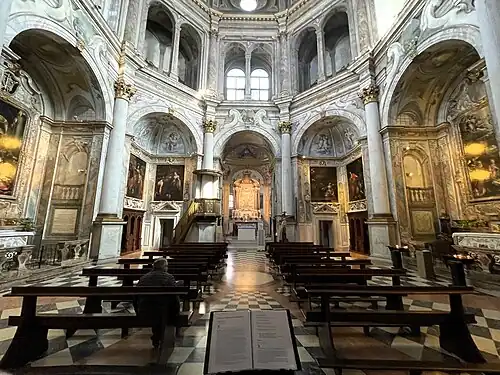 Das Innere der Kirche.