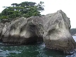 Chōmei-ana in Komone-jima (stürzte durch das Tōhoku-Erdbeben 2011 zusammen)