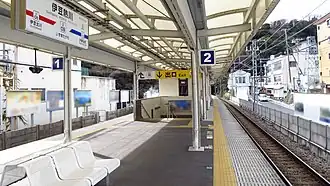 Bahnsteig des Bahnhofs Izu-Atagawa