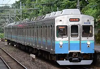 Triebzug der Baureihe 8000 bei Kawana