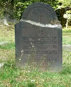 Hebräische Beschriftung