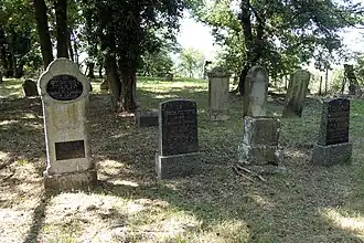 Denkmalzone Jüdischer Friedhof, südöstlich des Ortes am Abhang des Dornberges