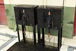 Diese Kurbelwerke sind weiterhin die aktuelle Fahrwegs- und Sicherungstechnik in Sabiñánigo.