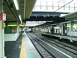 Bahnsteige der Yokohama-Linie