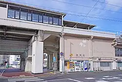 Eingang beim Universitätskrankenhaus (Januar 2023)