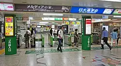 Bahnsteigsperren in der östlichen Fußgängerpassage